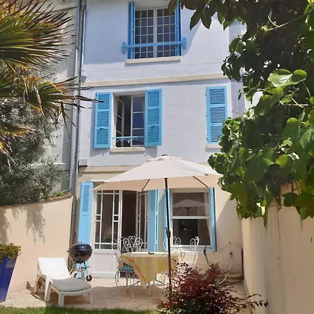 Maison 5 Chambres, Jardinet, Acces Holiday home