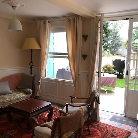 Maison 5 Chambres, Jardinet, Acces Holiday home *