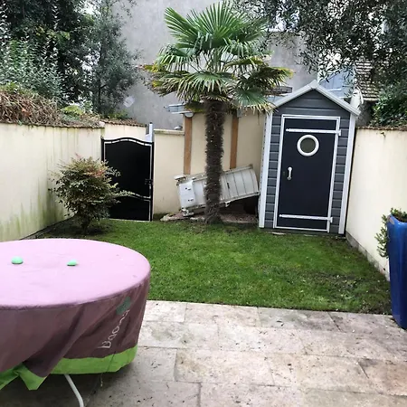 Maison 5 Chambres, Jardinet, Acces Holiday home *
