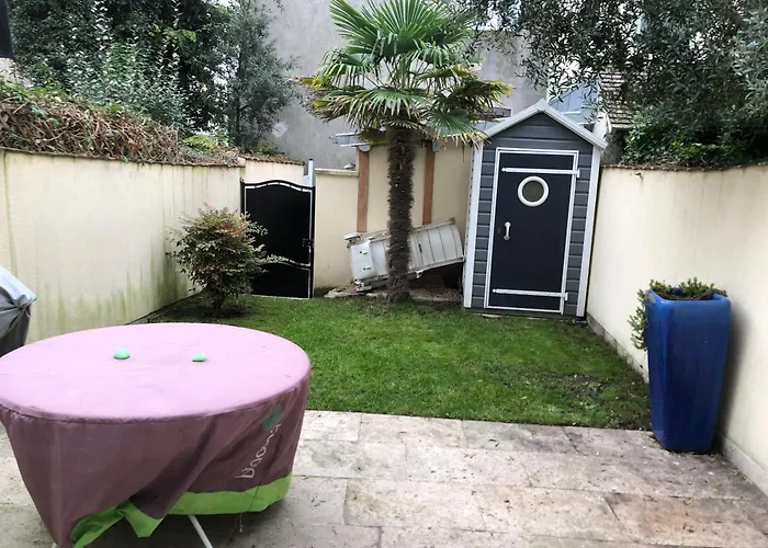 Maison 5 Chambres, Jardinet, Acces Holiday home *