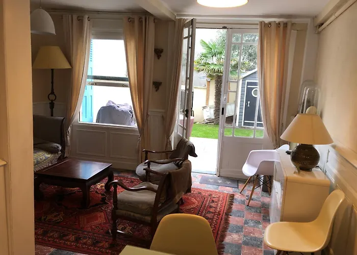 Maison 5 Chambres, Jardinet, Acces Holiday home Trouville-sur-Mer
